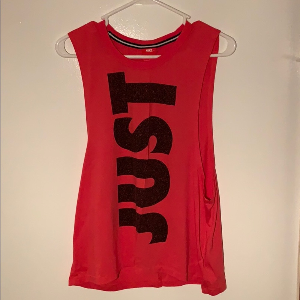 Red workout muscle tee